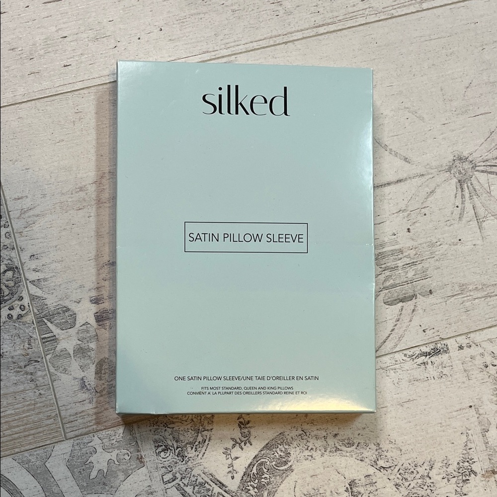 Silked Satin Pillow Sleeve Silver